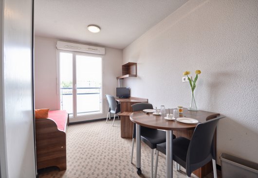 Studio accessible et calme à Bron