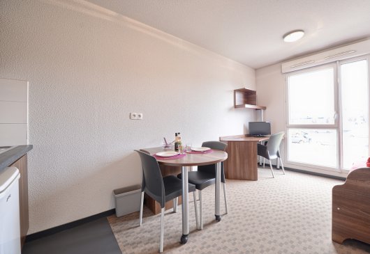 Studio calme et fonctionnel à Bron