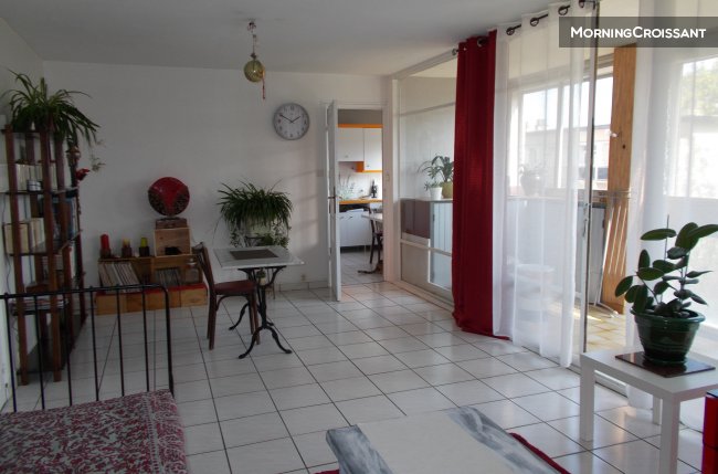 Appart calme au pied du métro D