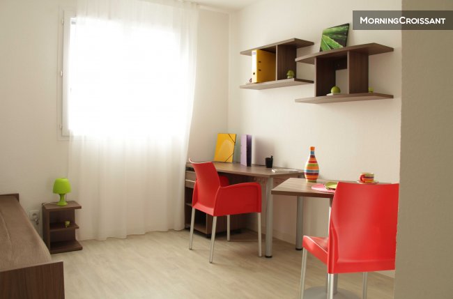 Studio moderne et joli