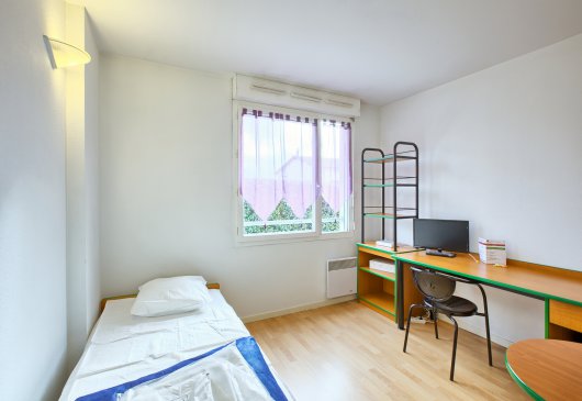 Joli studio, résidence avec piscine