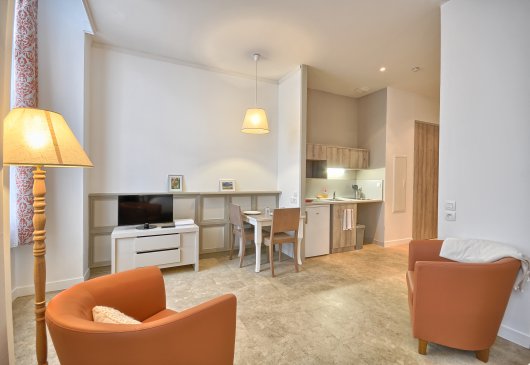 Apt moderne dans un ancien couvent