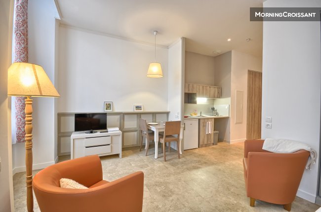 Apt moderne dans un ancien couvent