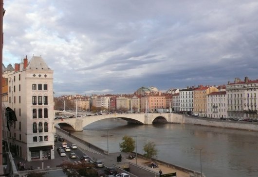 St Georges sur les quais de Saône