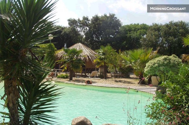 Maison coloniale dans parc Exotique