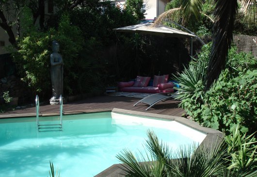 Le jardin Zen et sa  piscine ...