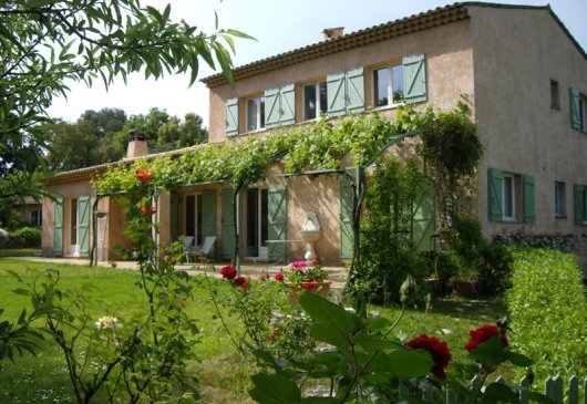  Villa avec piscine, près de Cannes