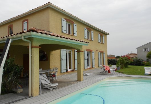 Chambre spacieuse dans maison