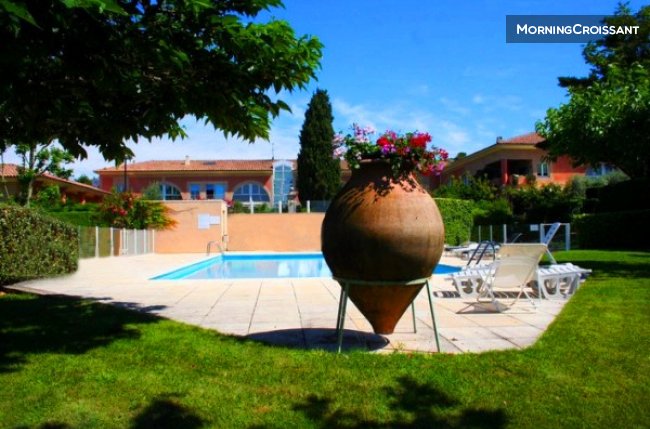 Loft design avec piscine et tennis