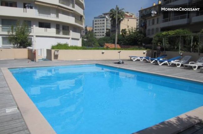 Studio avec piscine, en bord de mer