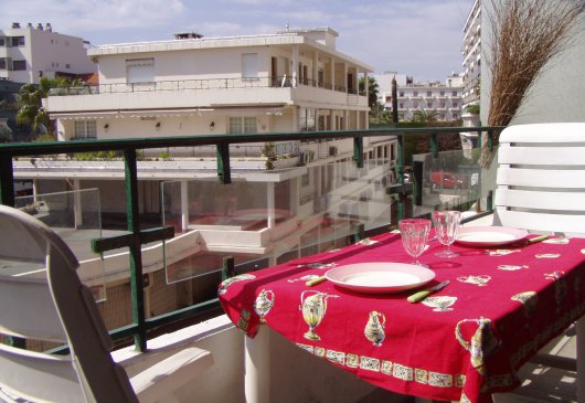 Studio  centre ville, à 50 m mer