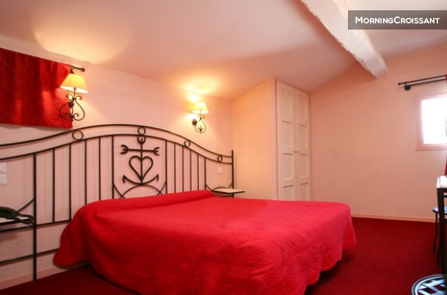 Chambre dans une belle bâtisse