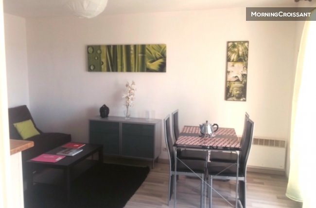 Appart 2 chambres, balcon+pkg cent