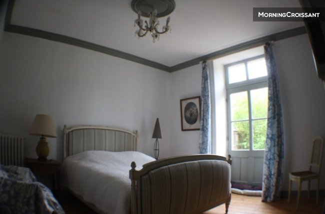 Chambre double/triple au RDC 12M2