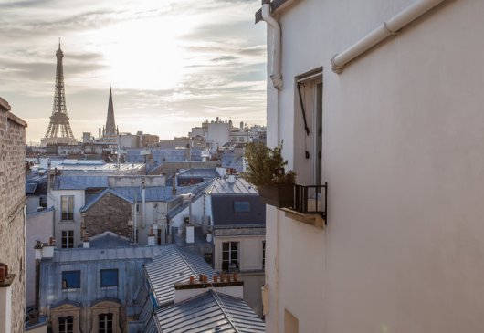 Champs Elysées view of Eiffel tower