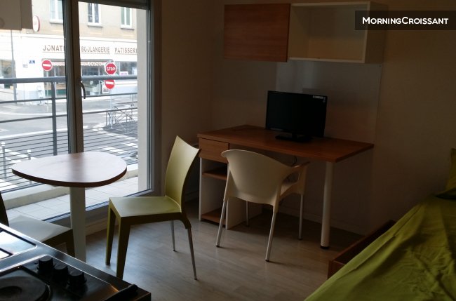 Studio avec balcon proche de Lyon