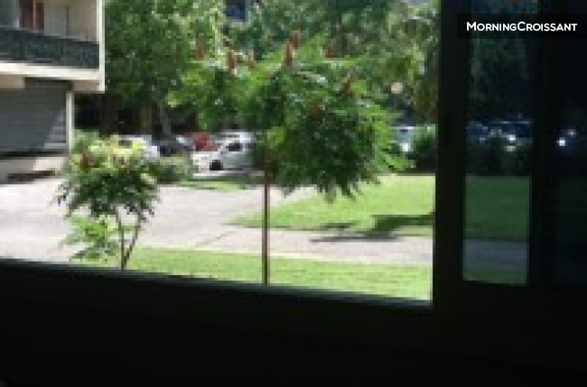 Studio tout équipé avec parking .