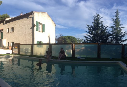 REZ DE VILLA CENTREPISCINE CHAUFFEE