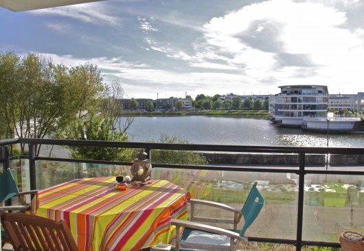 Petit déjeuner face au lac