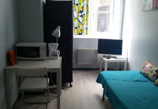 Studette  à 100m de la cathédrale 