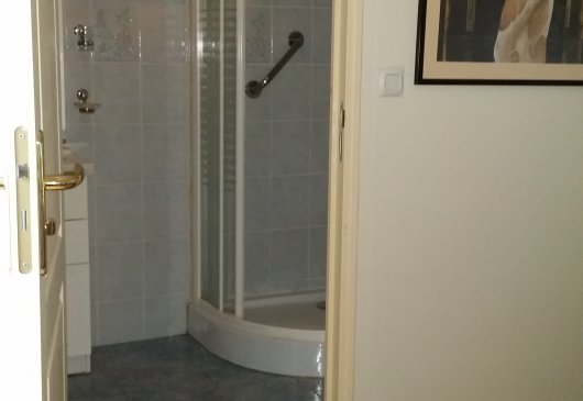 Chambre tout confort dans maison