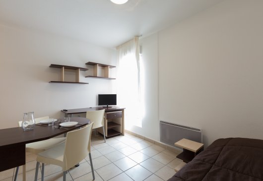 Studio avec vue montagne